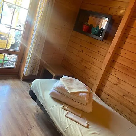 Lodge Drewniane Caloroczne *