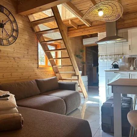 Lodge Drewniane Caloroczne *