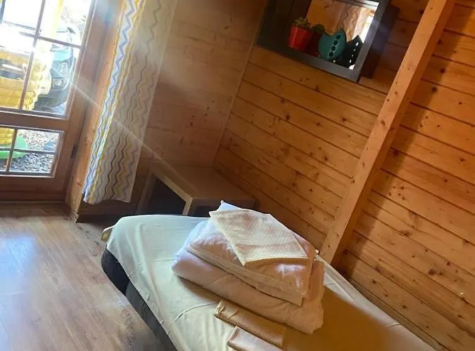 롯지 Drewniane Caloroczne *