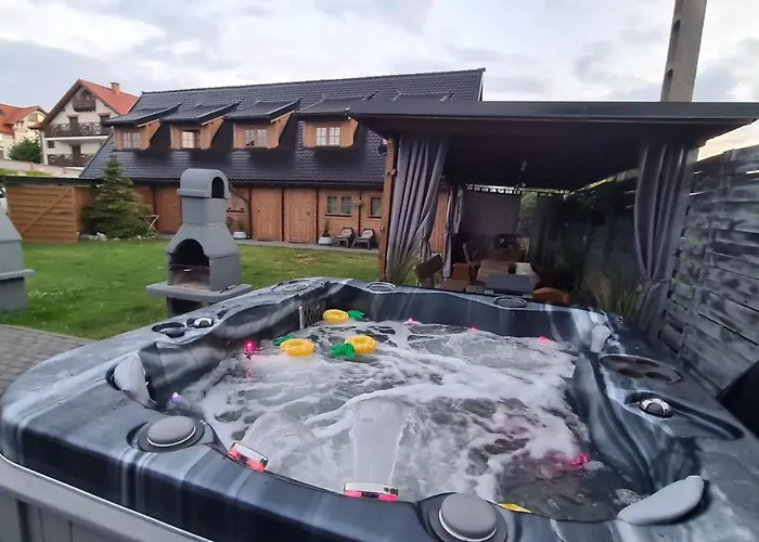 Drewniane Caloroczne 롯지 *